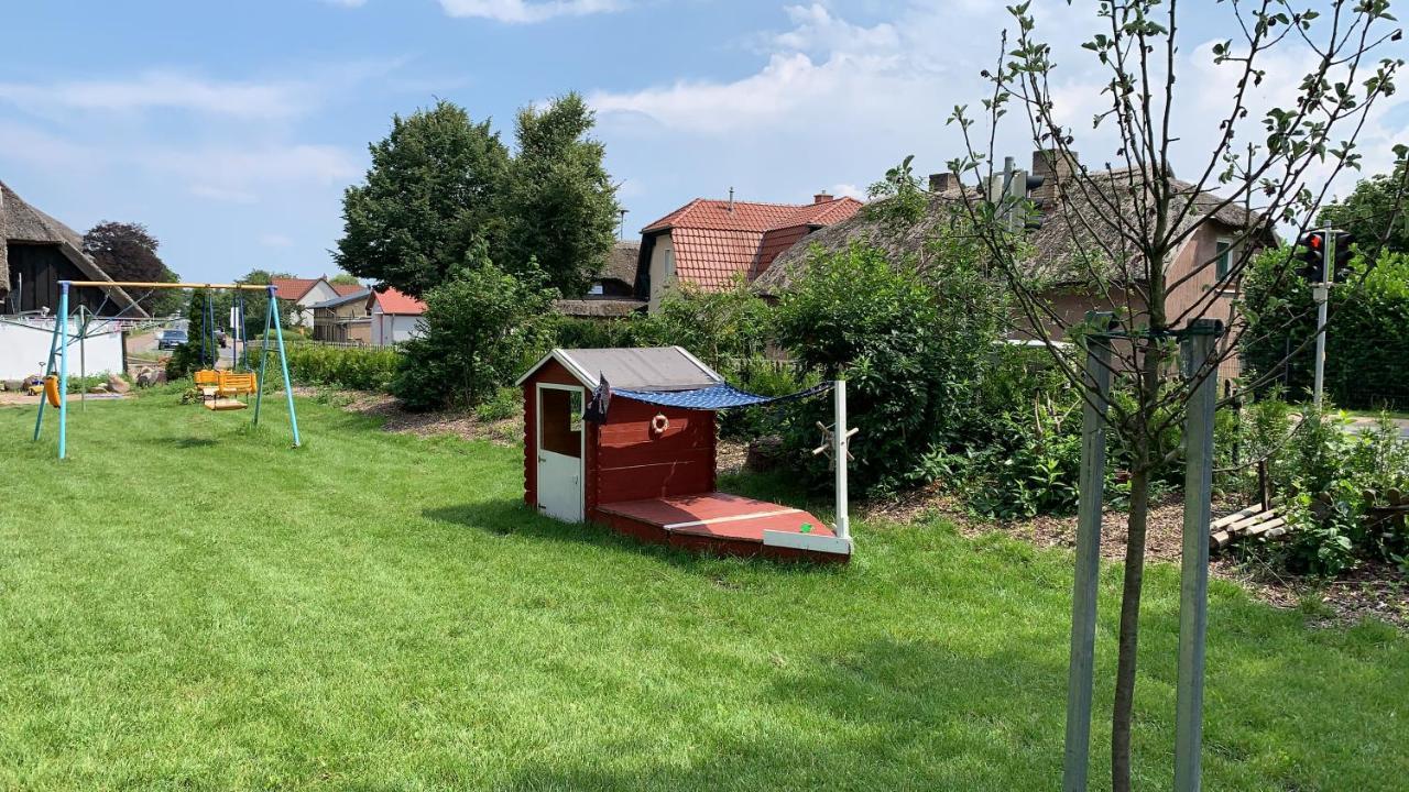 Ferienhaus Alte Schule Rambin Auf Ruegen Luaran gambar